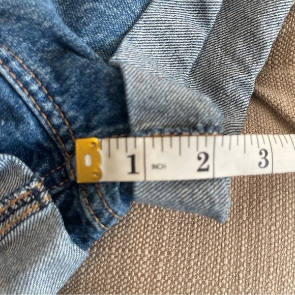 Be:  H&M & Denim Mom Shorts Women 6 High Waisted Mom Short Distressed Folded hem - Picture 7 of 10